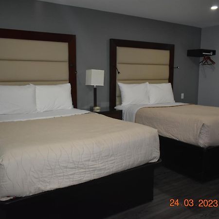 Time Travellers Motel Petawawa Экстерьер фото
