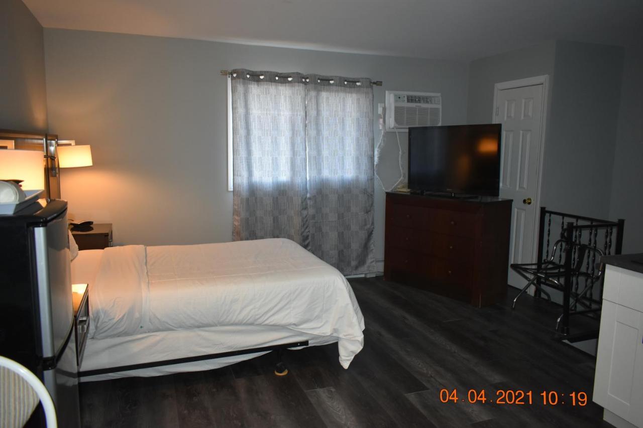 Time Travellers Motel Petawawa Экстерьер фото