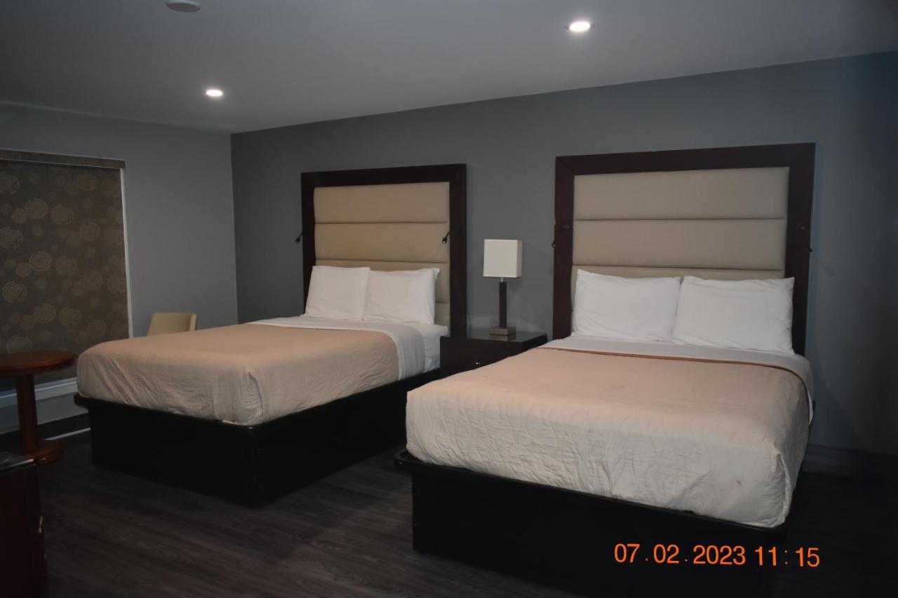 Time Travellers Motel Petawawa Экстерьер фото