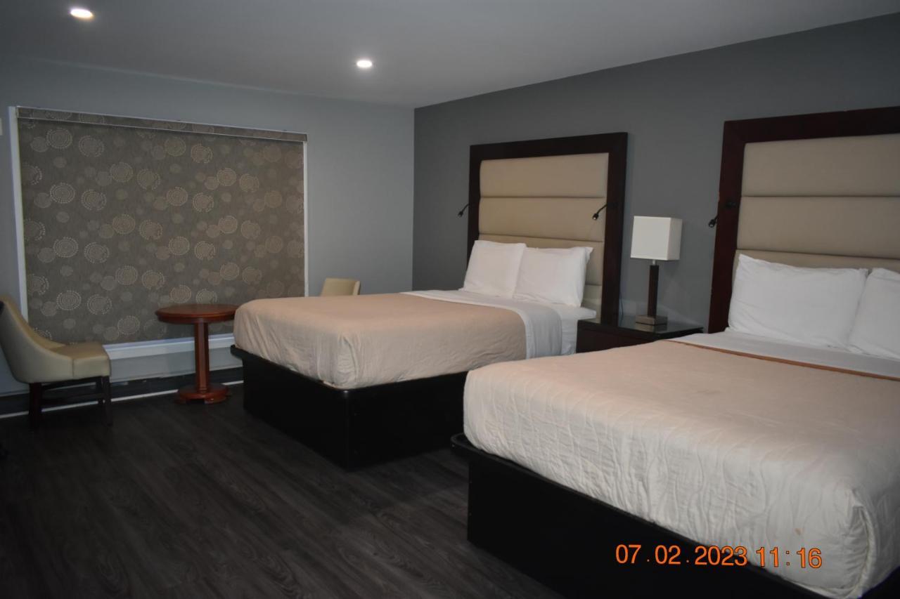Time Travellers Motel Petawawa Экстерьер фото