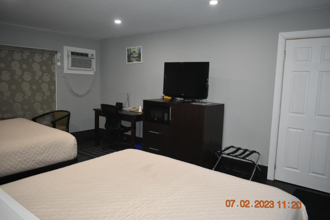 Time Travellers Motel Petawawa Экстерьер фото