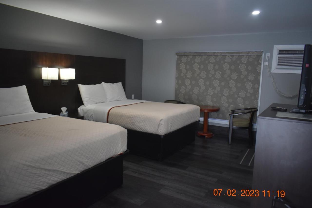 Time Travellers Motel Petawawa Экстерьер фото