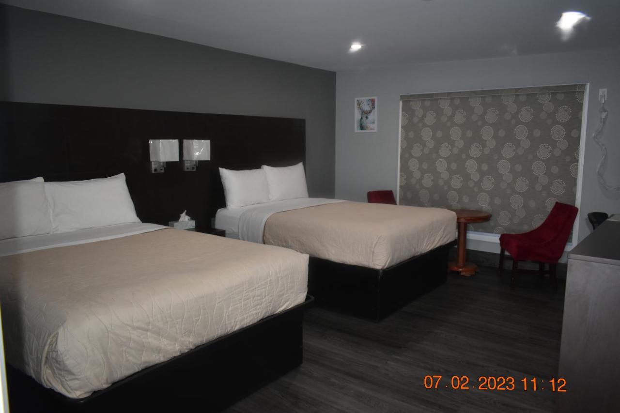 Time Travellers Motel Petawawa Экстерьер фото