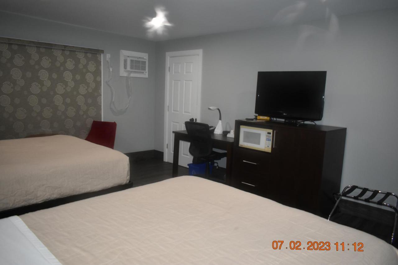 Time Travellers Motel Petawawa Экстерьер фото