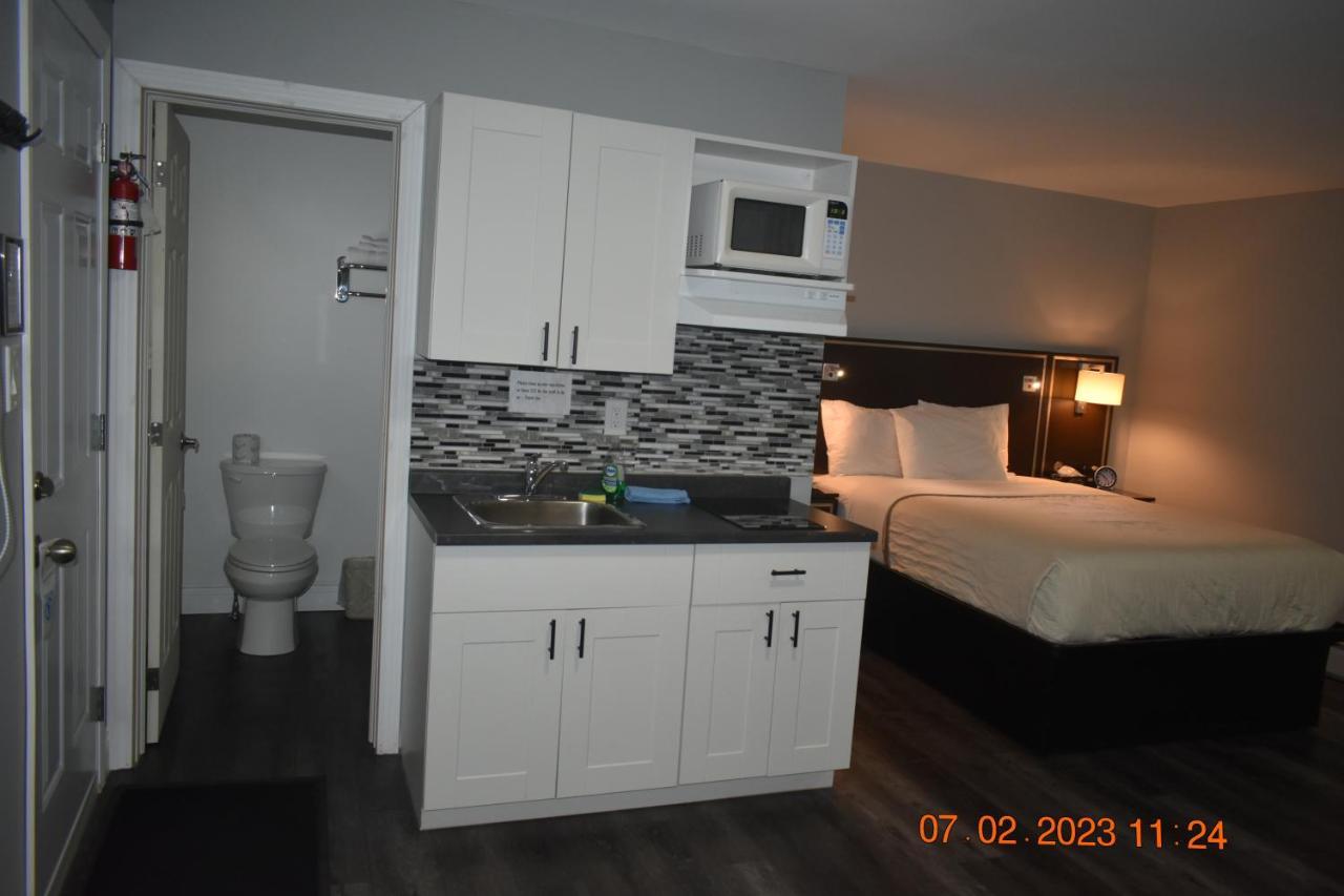 Time Travellers Motel Petawawa Экстерьер фото