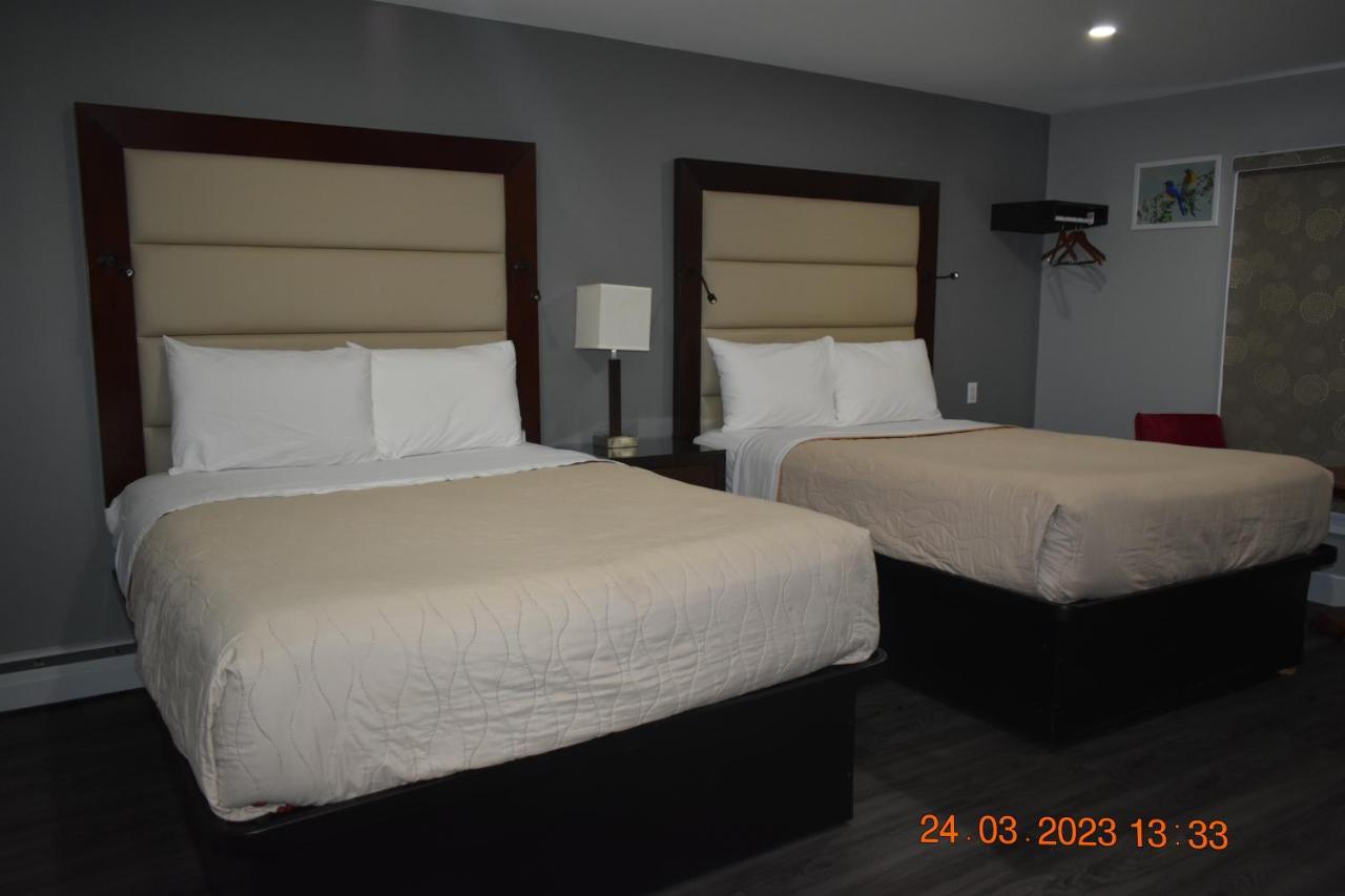 Time Travellers Motel Petawawa Экстерьер фото