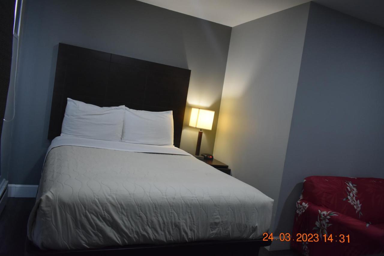 Time Travellers Motel Petawawa Экстерьер фото