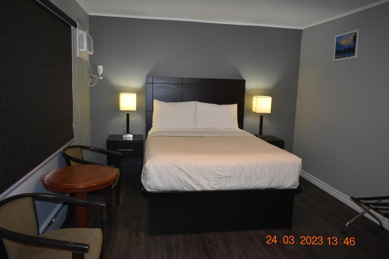 Time Travellers Motel Petawawa Экстерьер фото