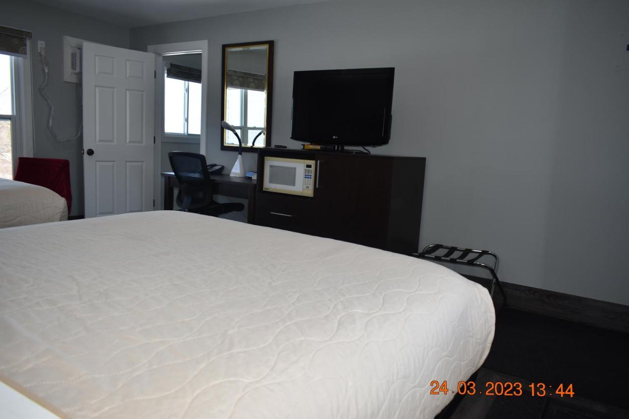 Time Travellers Motel Petawawa Экстерьер фото