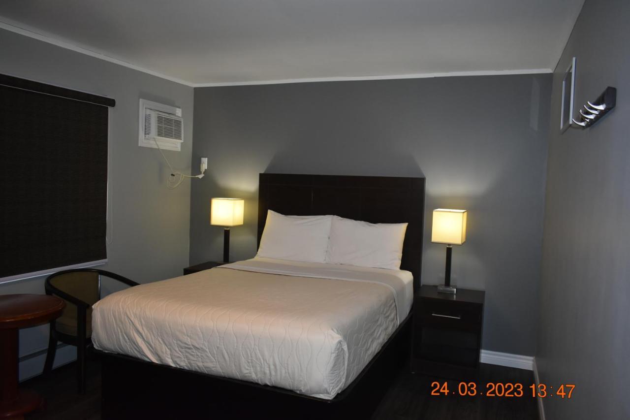 Time Travellers Motel Petawawa Экстерьер фото