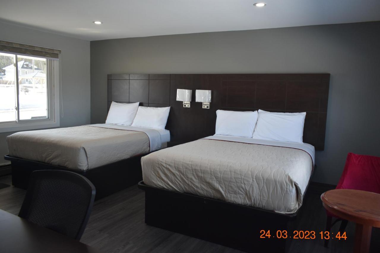 Time Travellers Motel Petawawa Экстерьер фото