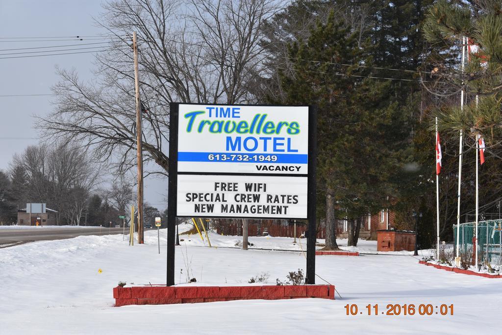 Time Travellers Motel Petawawa Экстерьер фото